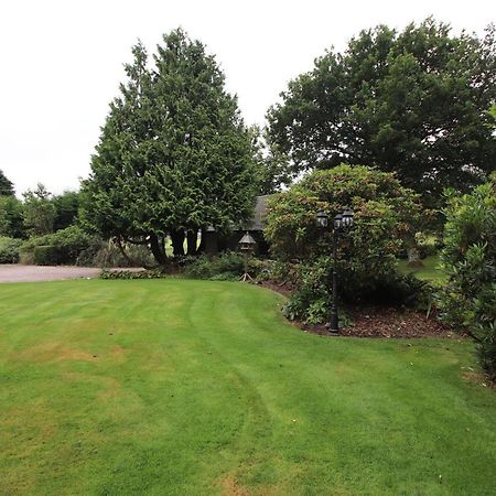 Serene Countryside Home With Manicured Gardens ストーンヘブン エクステリア 写真