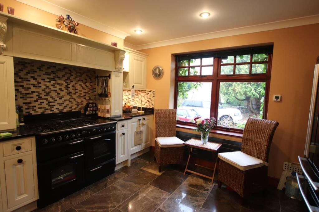 Serene Countryside Home With Manicured Gardens ストーンヘブン エクステリア 写真